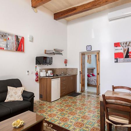 Quayside Apartments Марсахлок Екстериор снимка