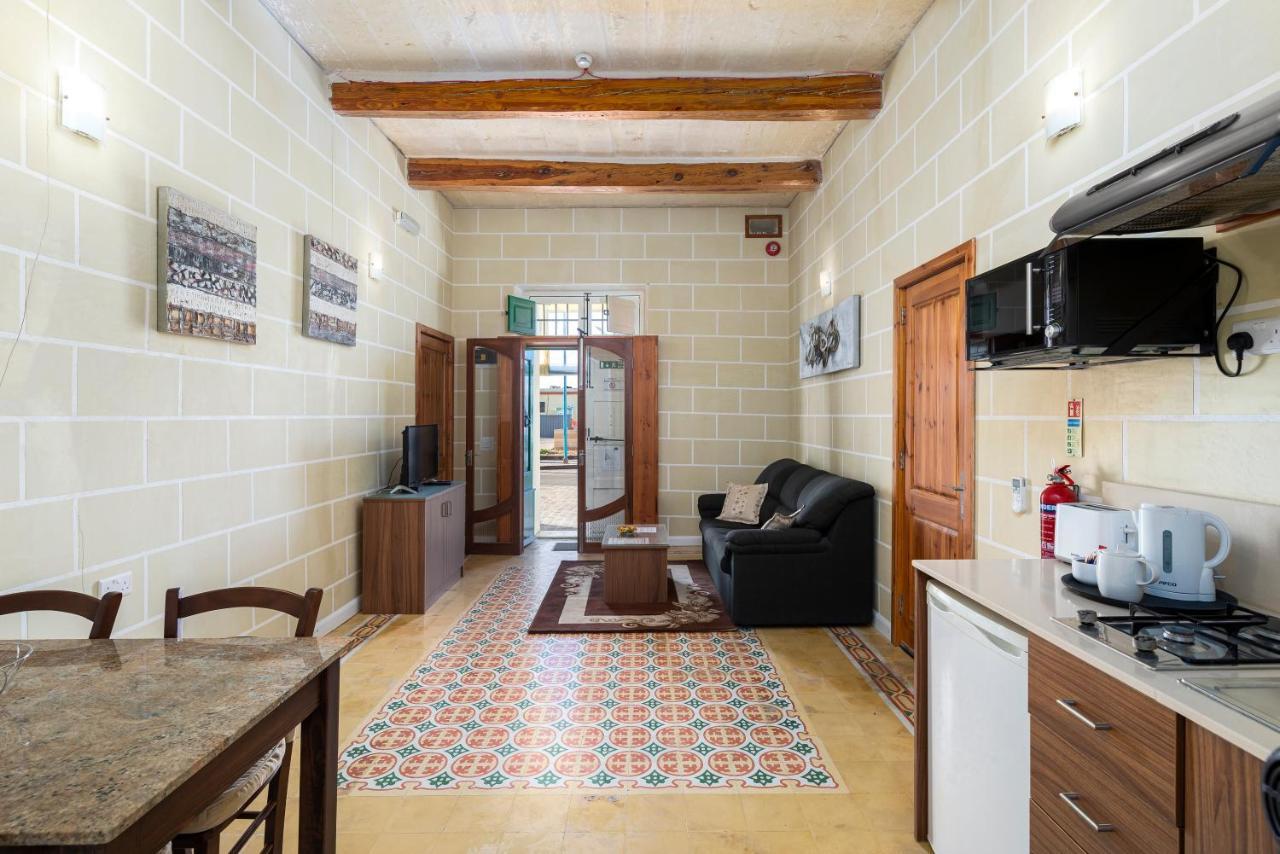 Quayside Apartments Марсахлок Екстериор снимка