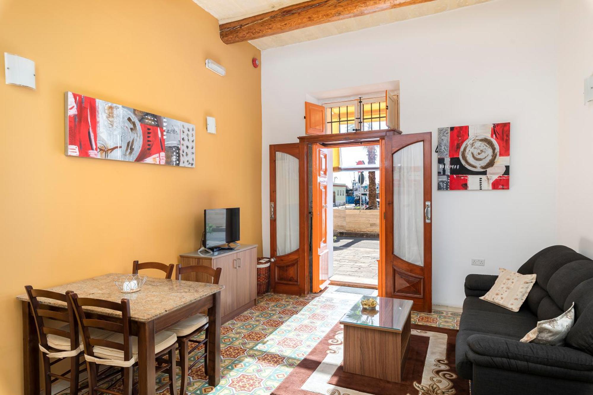 Quayside Apartments Марсахлок Екстериор снимка